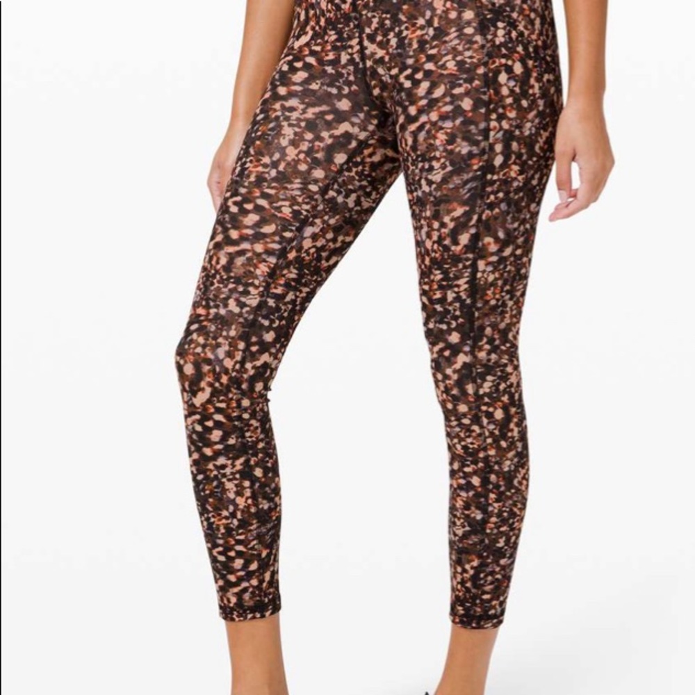 Lululemon Invigorate High-Rise Leggings 21”
Motion Flux Multi Size 4